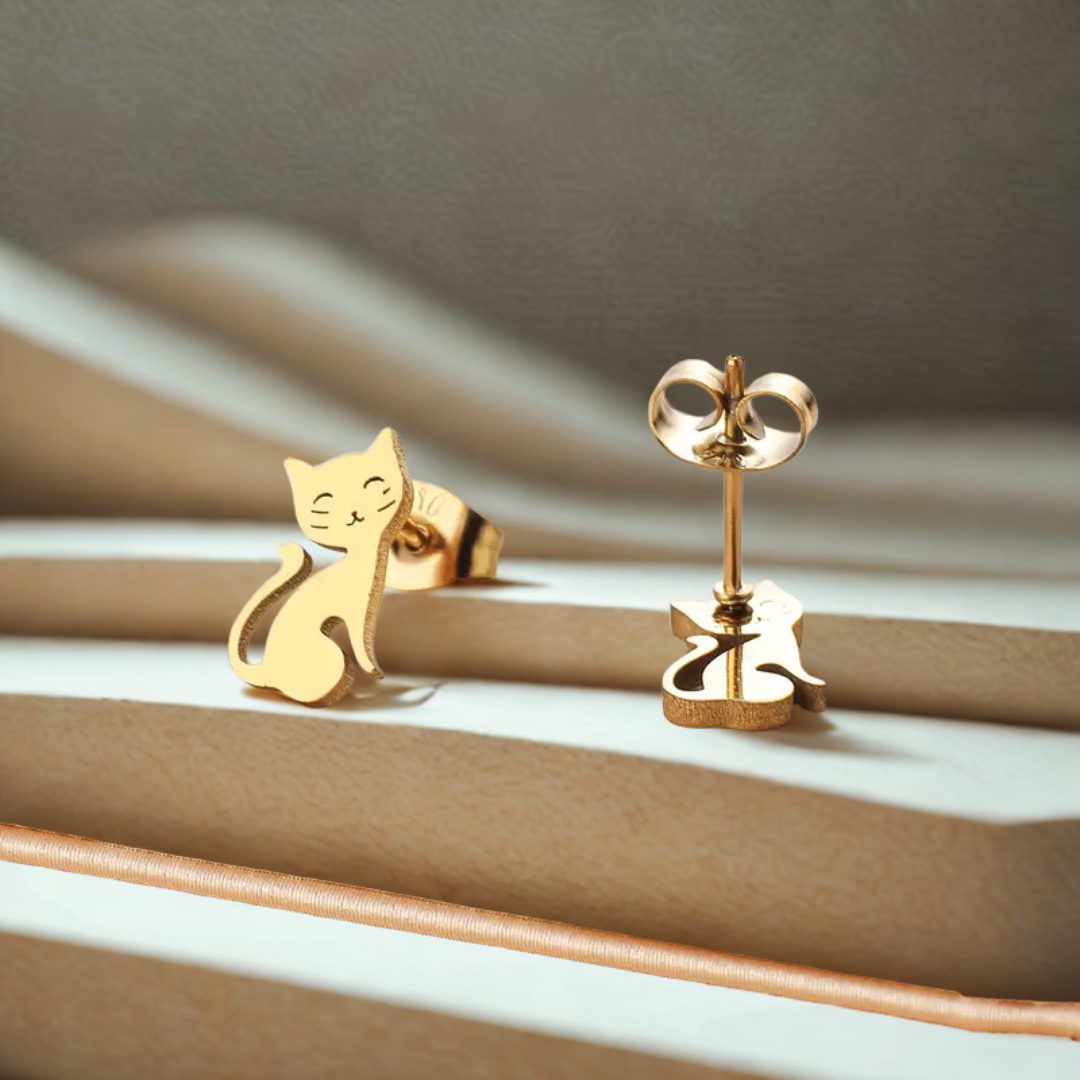 SUSURRO DE ORO — Pendientes Gato en Acero de Lujo